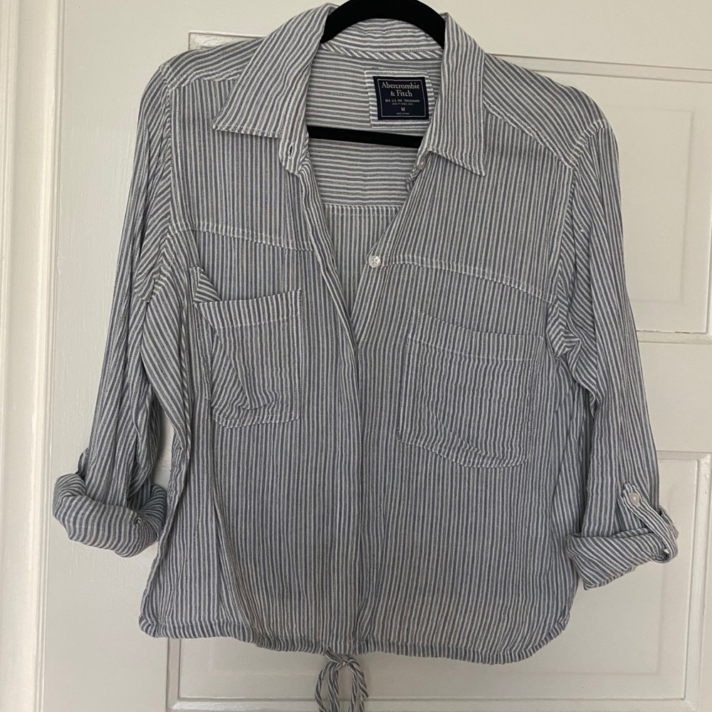 Abercrombie button up lightweight top